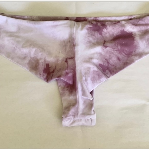 Volcom Follow the Clouds Cheekini - Picture 3 of 5